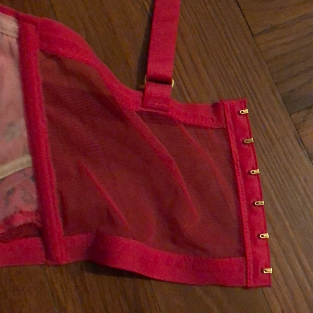 NWT Victoria’s secret 34c red lace lined Demi - Picture 8 of 8